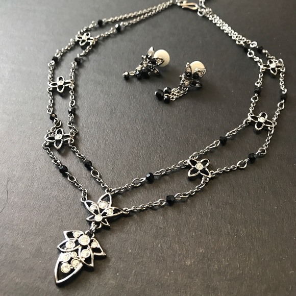 Swarovski Crystal Set Black Flower Necklace Silver Clip On Earrings Goth - Picture 1 of 9